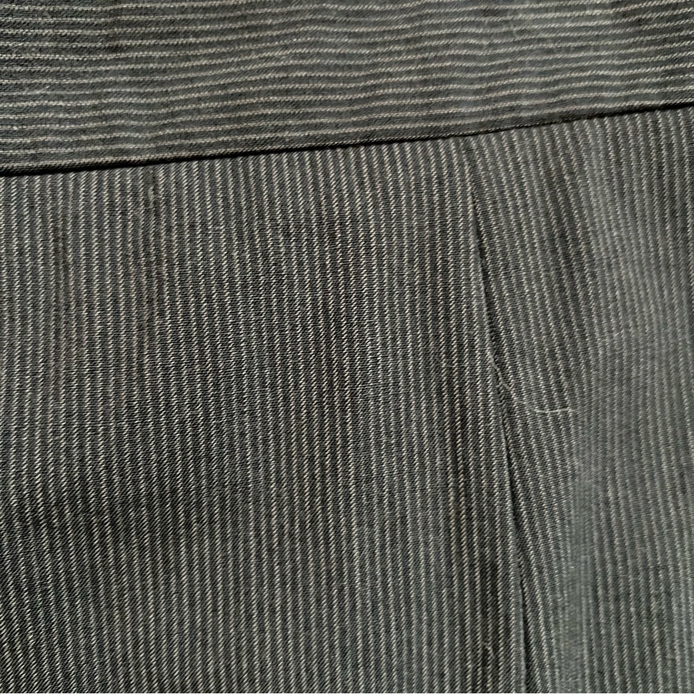 Banana Republic size 8 gray pinstriped wool blend skirt - Picture 2 of 10